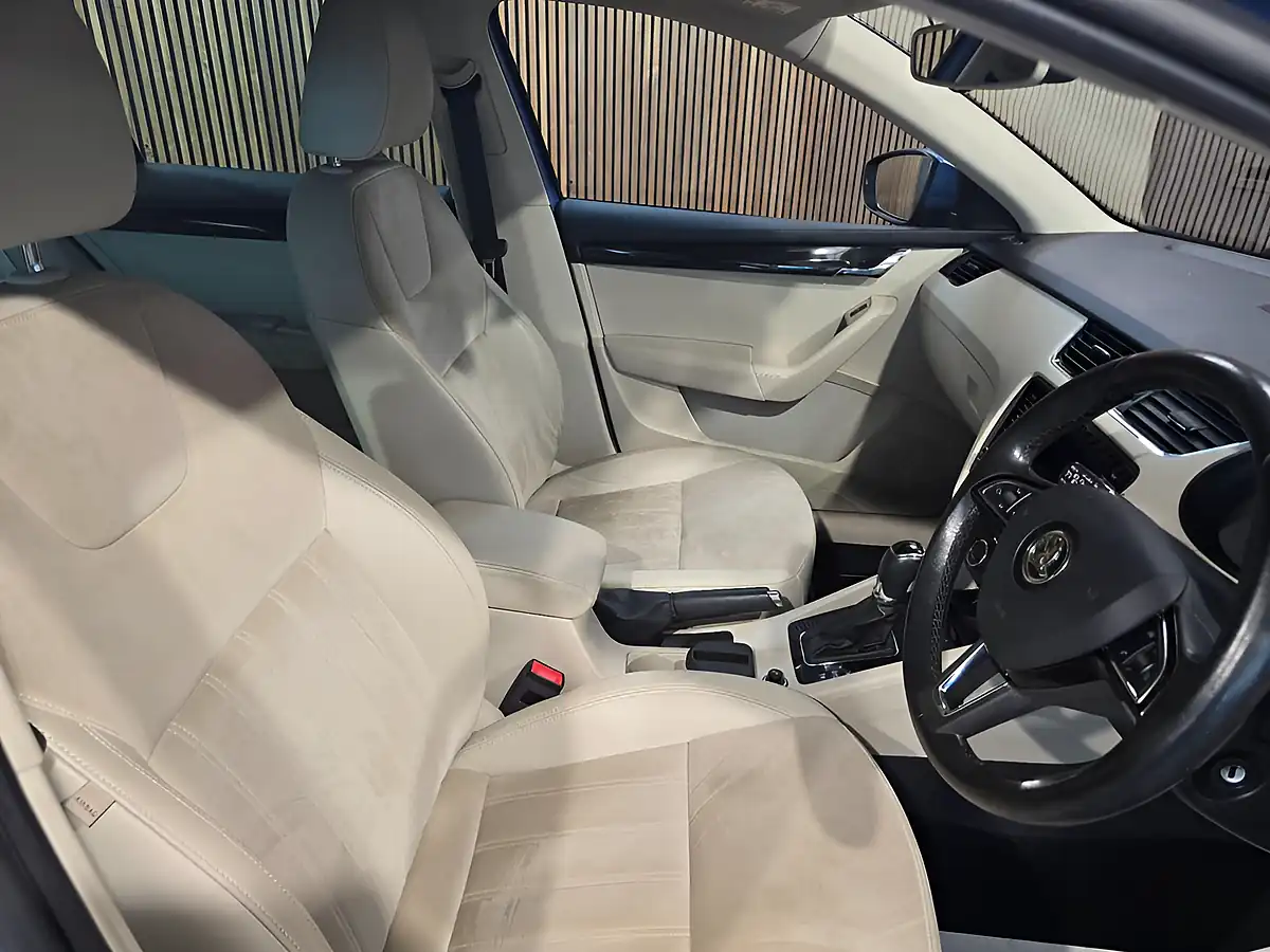 Used 2017 Skoda Octavia Se L Blue - Interior and Exterior details 10