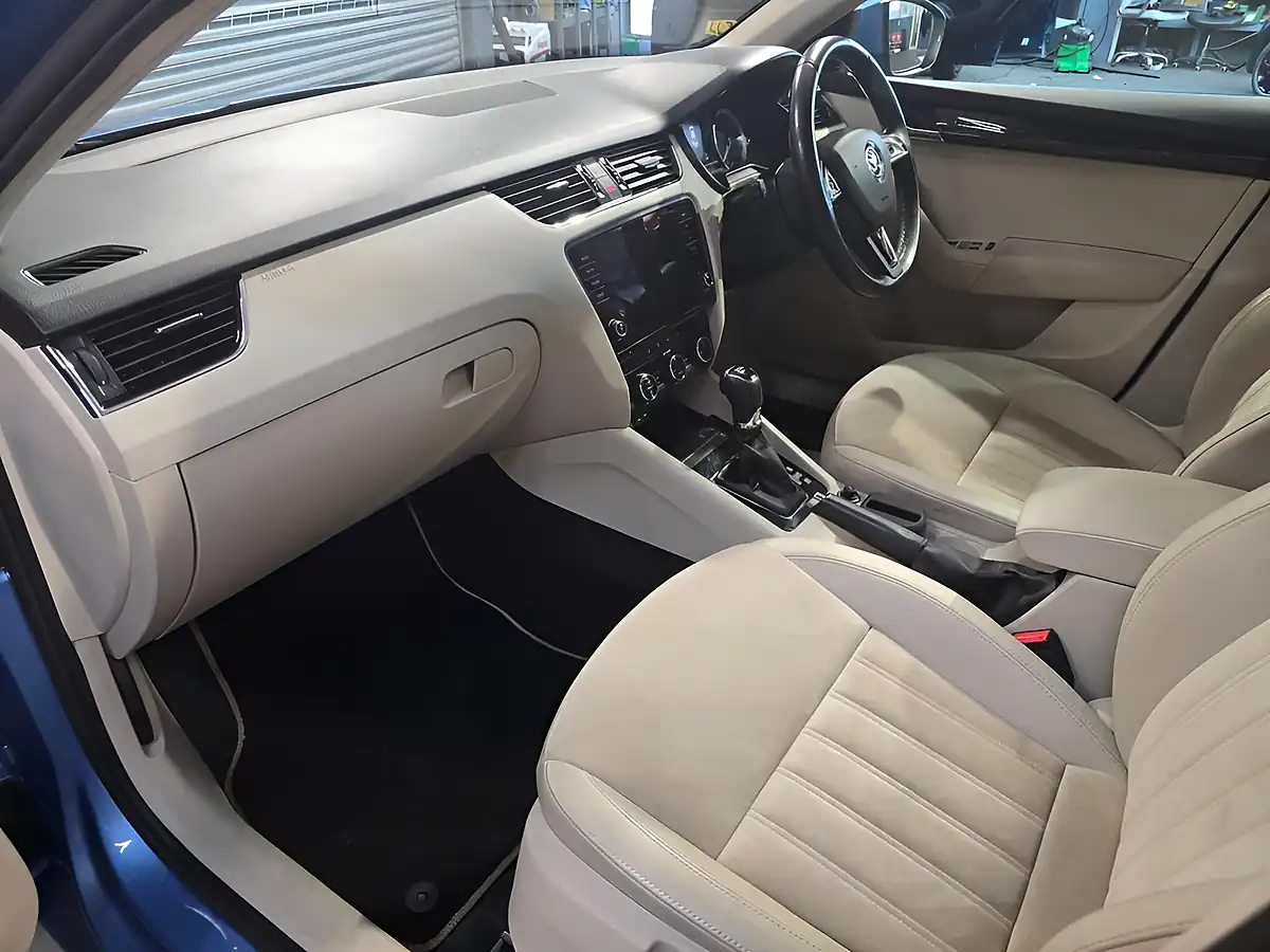 Used 2017 Skoda Octavia Se L Blue - Interior and Exterior details 17