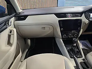 Used 2017 Skoda Octavia Se L Blue - Interior and Exterior details 19
