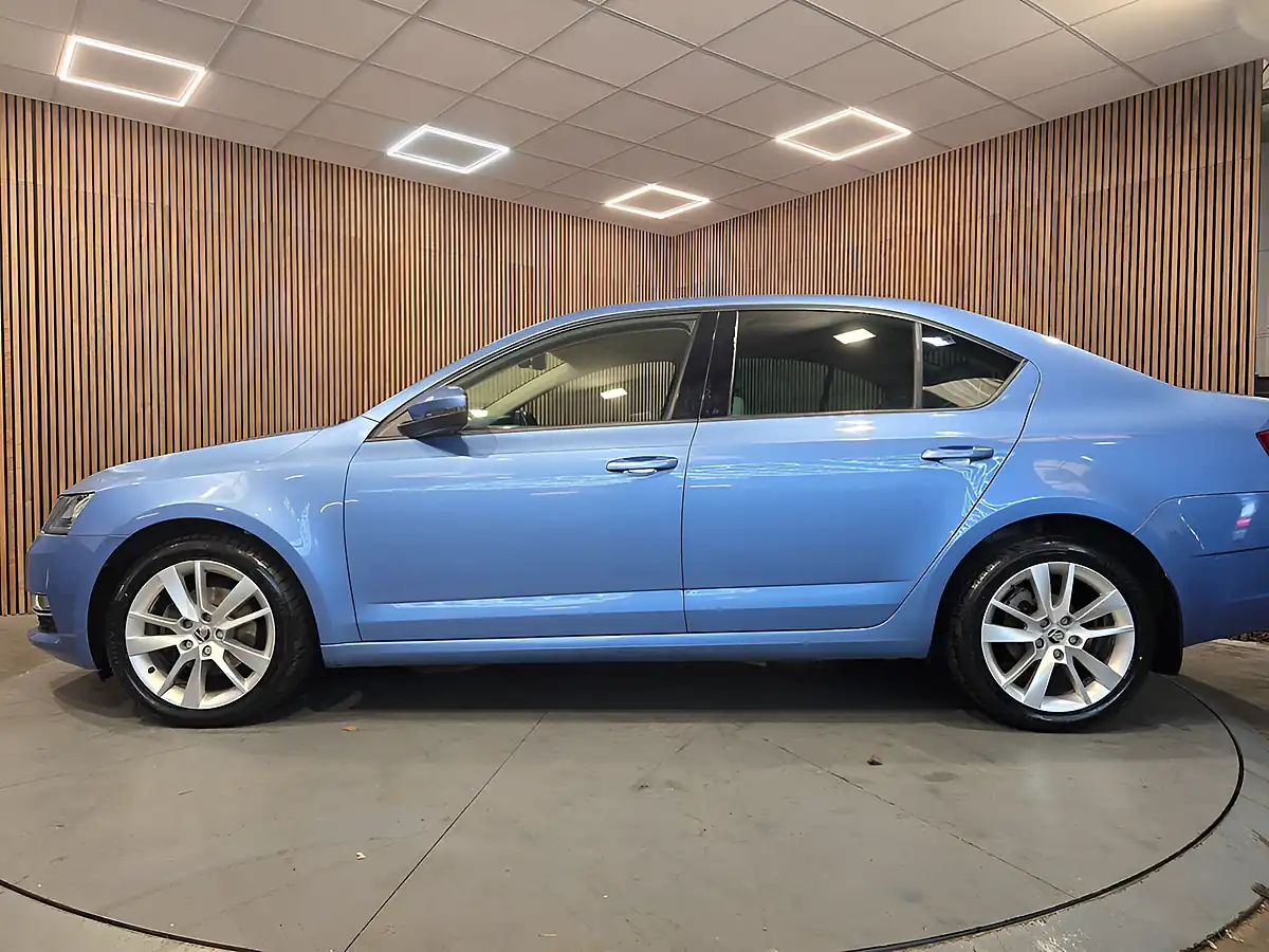 Used 2017 Skoda Octavia Se L Blue - Interior and Exterior details 6