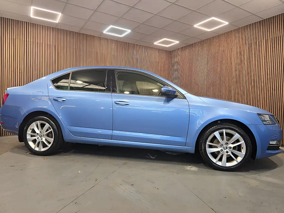 Used 2017 Skoda Octavia Se L Blue - Interior and Exterior details 8