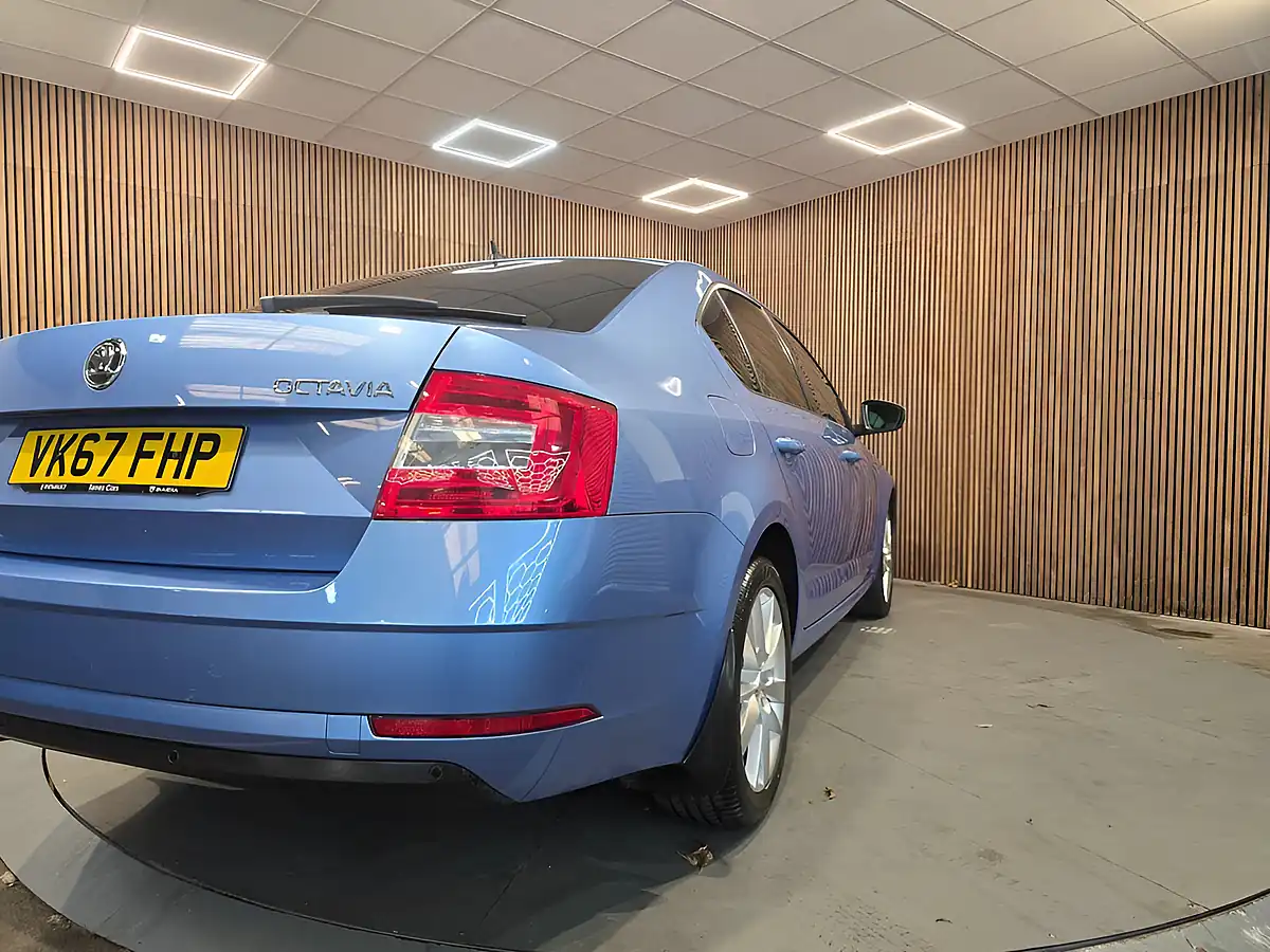Used 2017 Skoda Octavia Se L Blue - Interior and Exterior details 9
