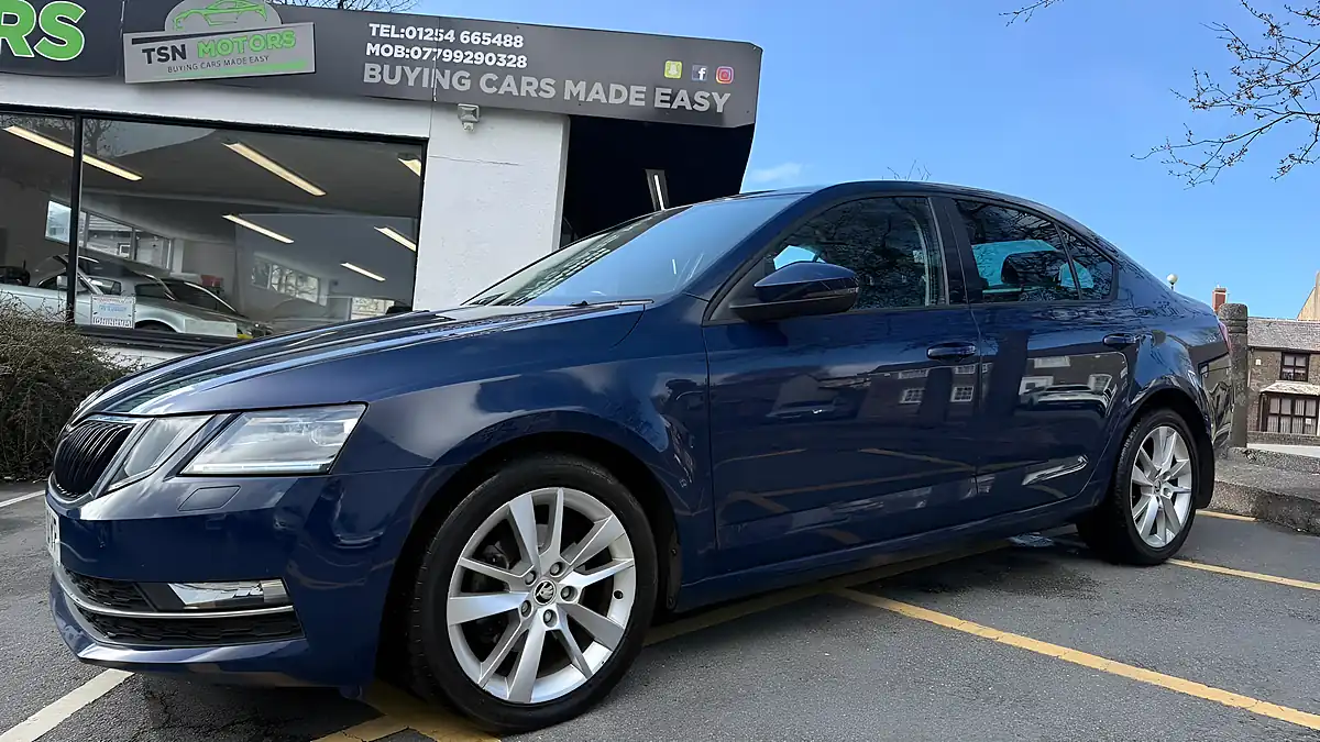 Used 2017 Skoda Octavia Se L Blue - Interior and Exterior details 10