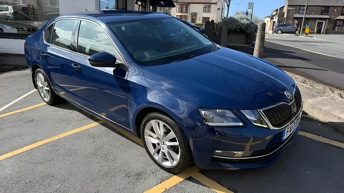 Used 2017 Skoda Octavia Se L Blue - Interior and Exterior details 11