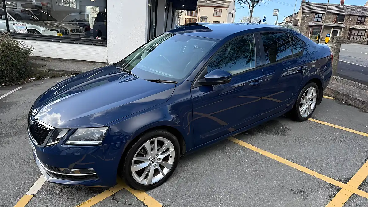 Used 2017 Skoda Octavia Se L Blue - Interior and Exterior details 13