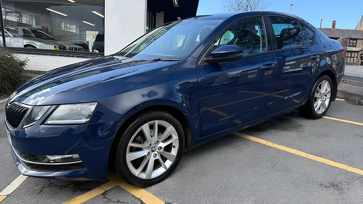 Used 2017 Skoda Octavia Se L Blue - Interior and Exterior details 3