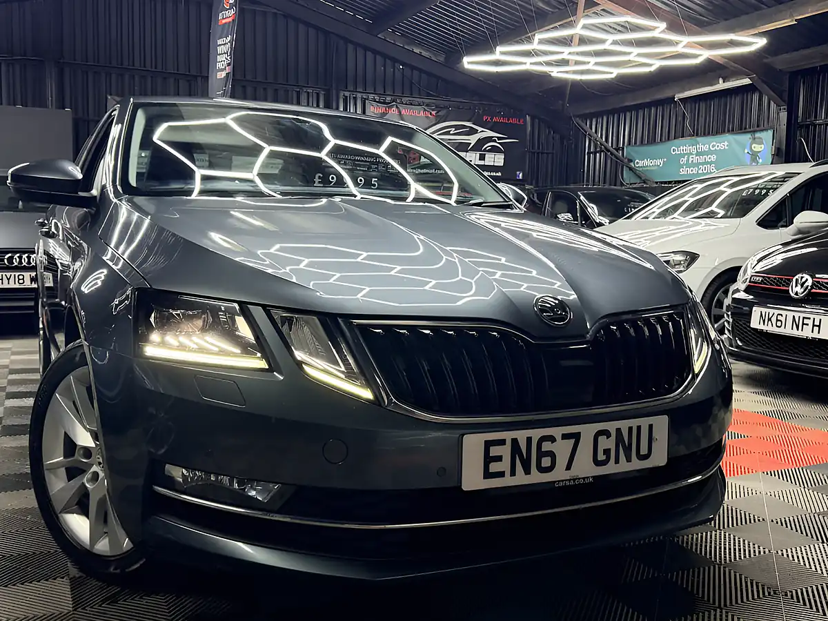 Used 2017 Skoda Octavia Se L Grey - Front View