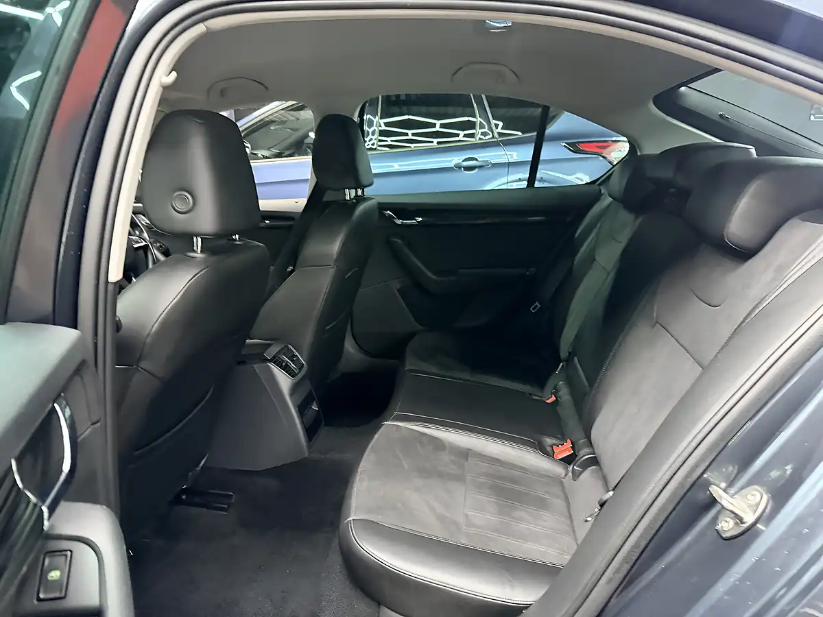 Used 2017 Skoda Octavia Se L Grey - Interior and Exterior details 13