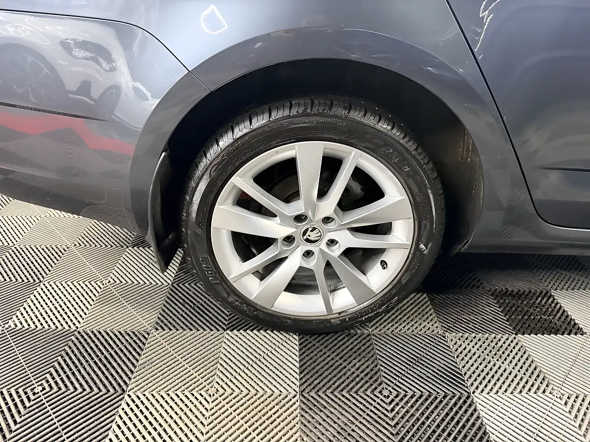 Used 2017 Skoda Octavia Se L Grey - Interior and Exterior details 14
