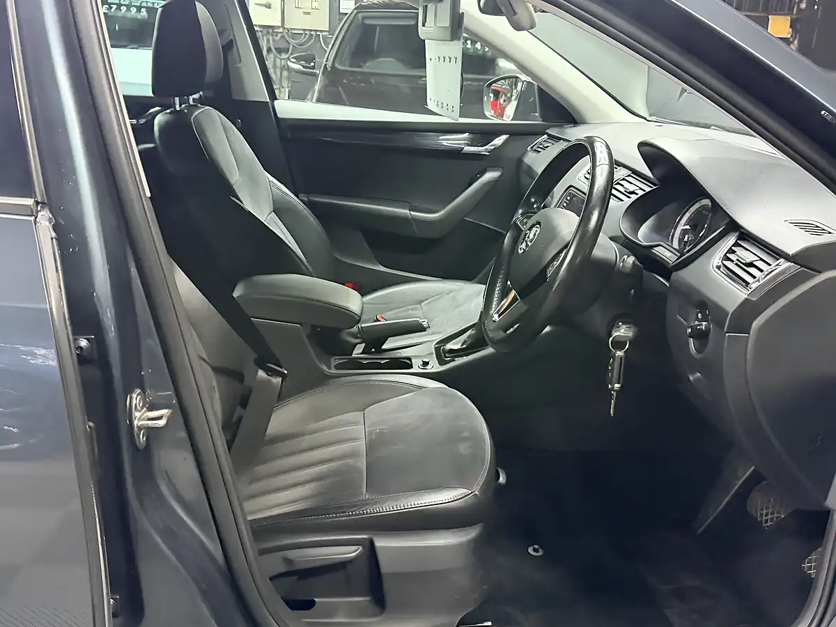 Used 2017 Skoda Octavia Se L Grey - Interior and Exterior details 18