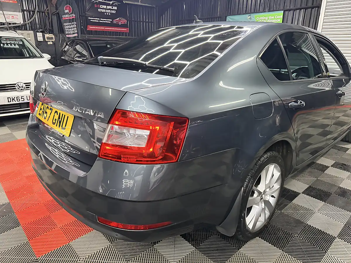 Used 2017 Skoda Octavia Se L Grey - Interior and Exterior details 4