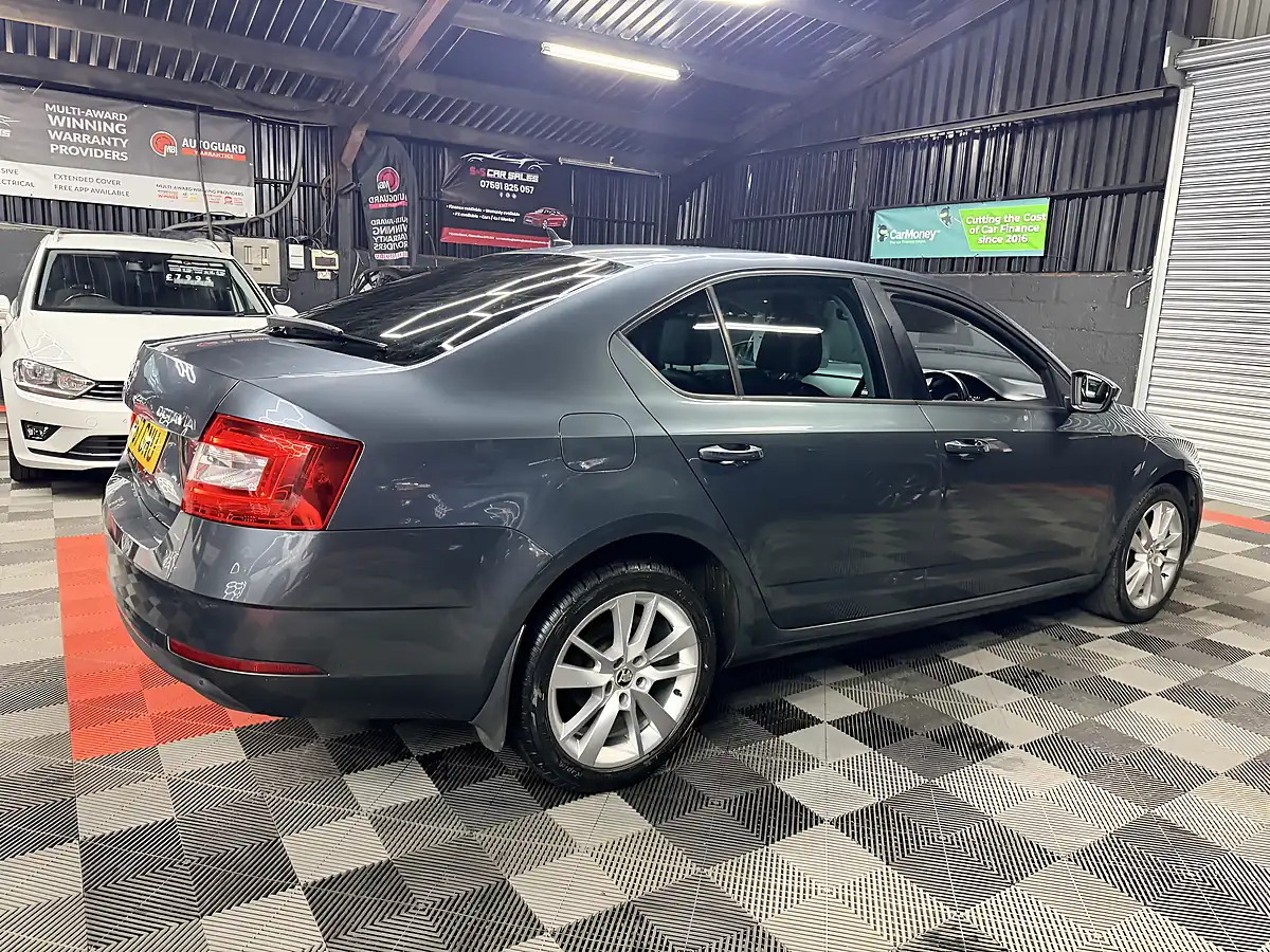 Used 2017 Skoda Octavia Se L Grey - Interior and Exterior details 8