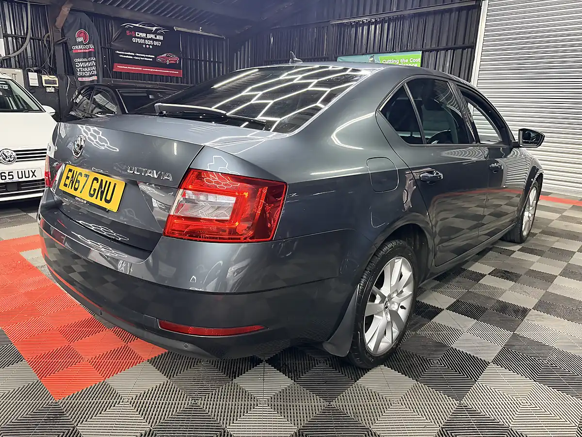Used 2017 Skoda Octavia Se L Grey - Interior and Exterior details 9