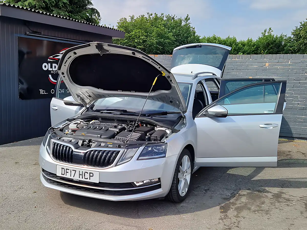 Used 2017 Skoda Octavia Se L Silver - Interior and Exterior details 10
