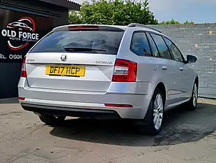 Used 2017 Skoda Octavia Se L Silver - Interior and Exterior details 13