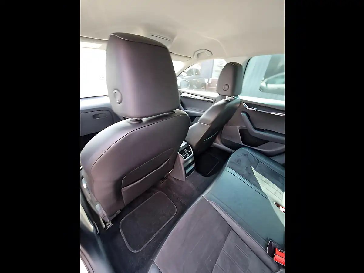 Used 2017 Skoda Octavia Se L Silver - Interior and Exterior details 17