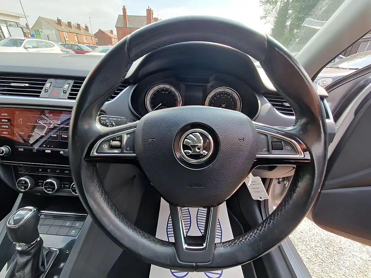 Used 2017 Skoda Octavia Se L Silver - Interior and Exterior details 18