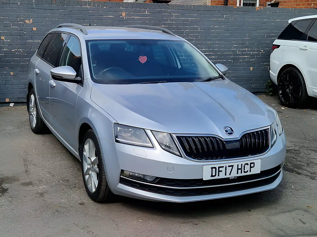 Used 2017 Skoda Octavia Se L Silver - Interior and Exterior details 3