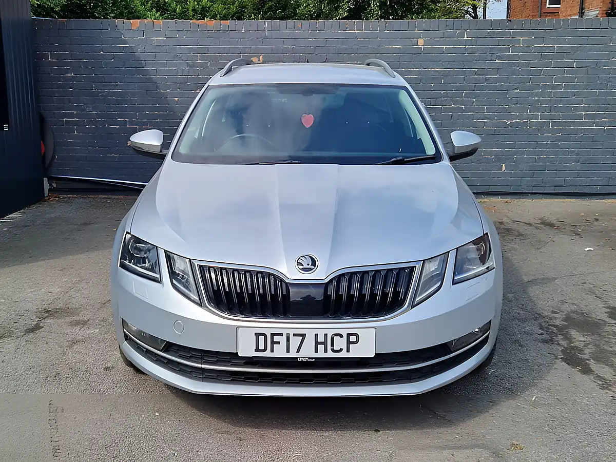 Used 2017 Skoda Octavia Se L Silver - Interior and Exterior details 4