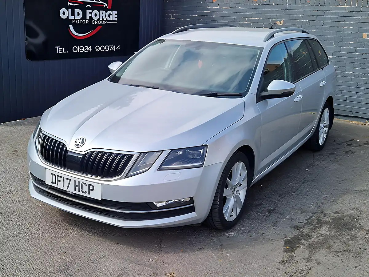 Used 2017 Skoda Octavia Se L Silver - Interior and Exterior details 5