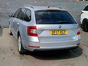 Used 2017 Skoda Octavia Se L Silver - Interior and Exterior details 8