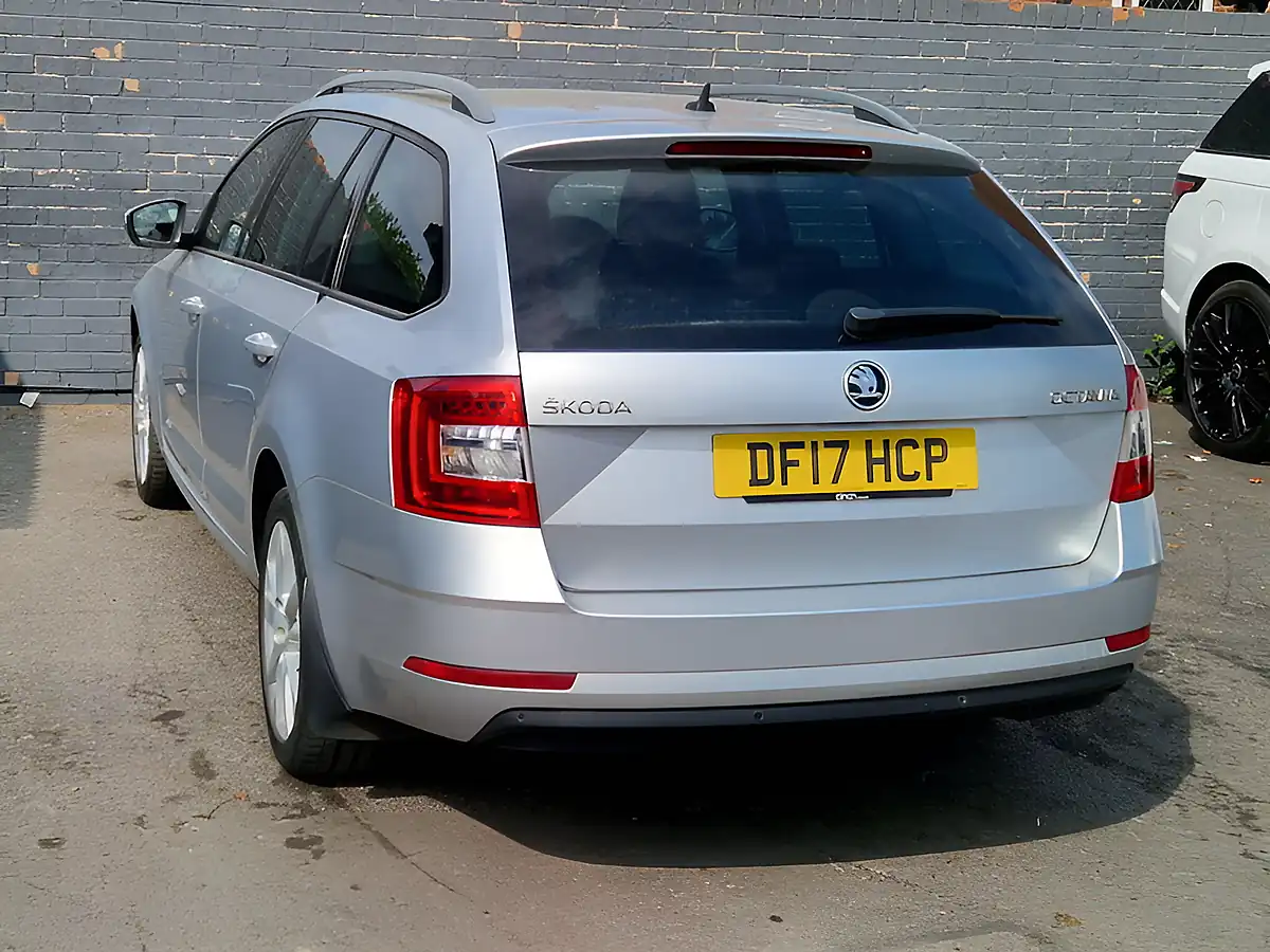 Used 2017 Skoda Octavia Se L Silver - Interior and Exterior details 8