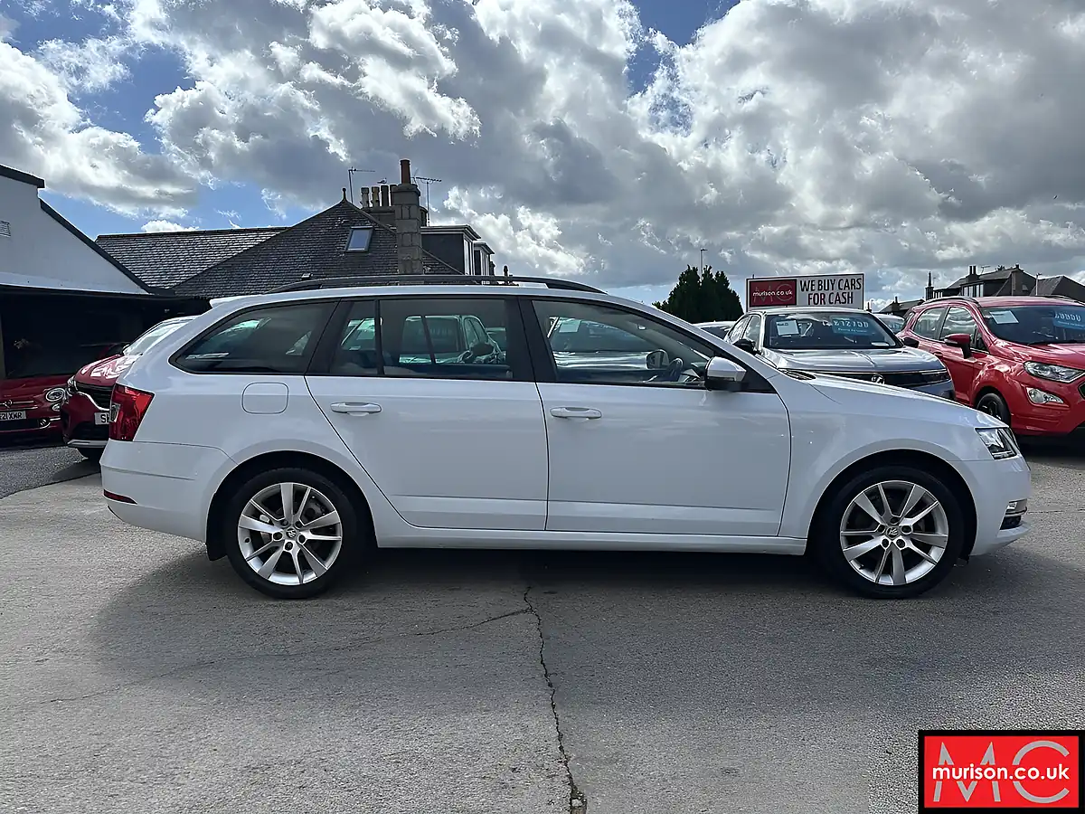 Used 2017 Skoda Octavia Se L White - Interior and Exterior details 3