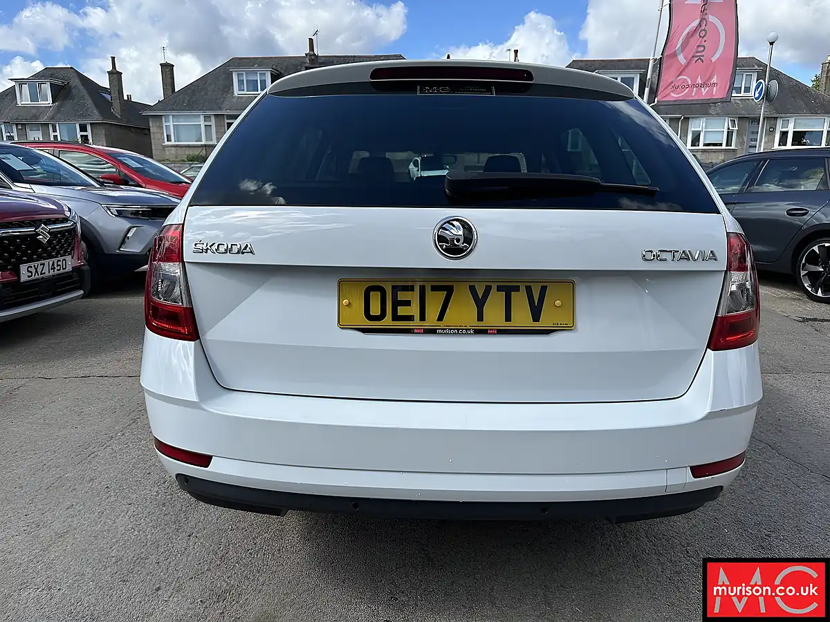 Used 2017 Skoda Octavia Se L White - Interior and Exterior details 8