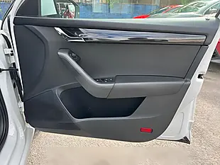 Used 2017 Skoda Octavia Se L White - Interior and Exterior details 10