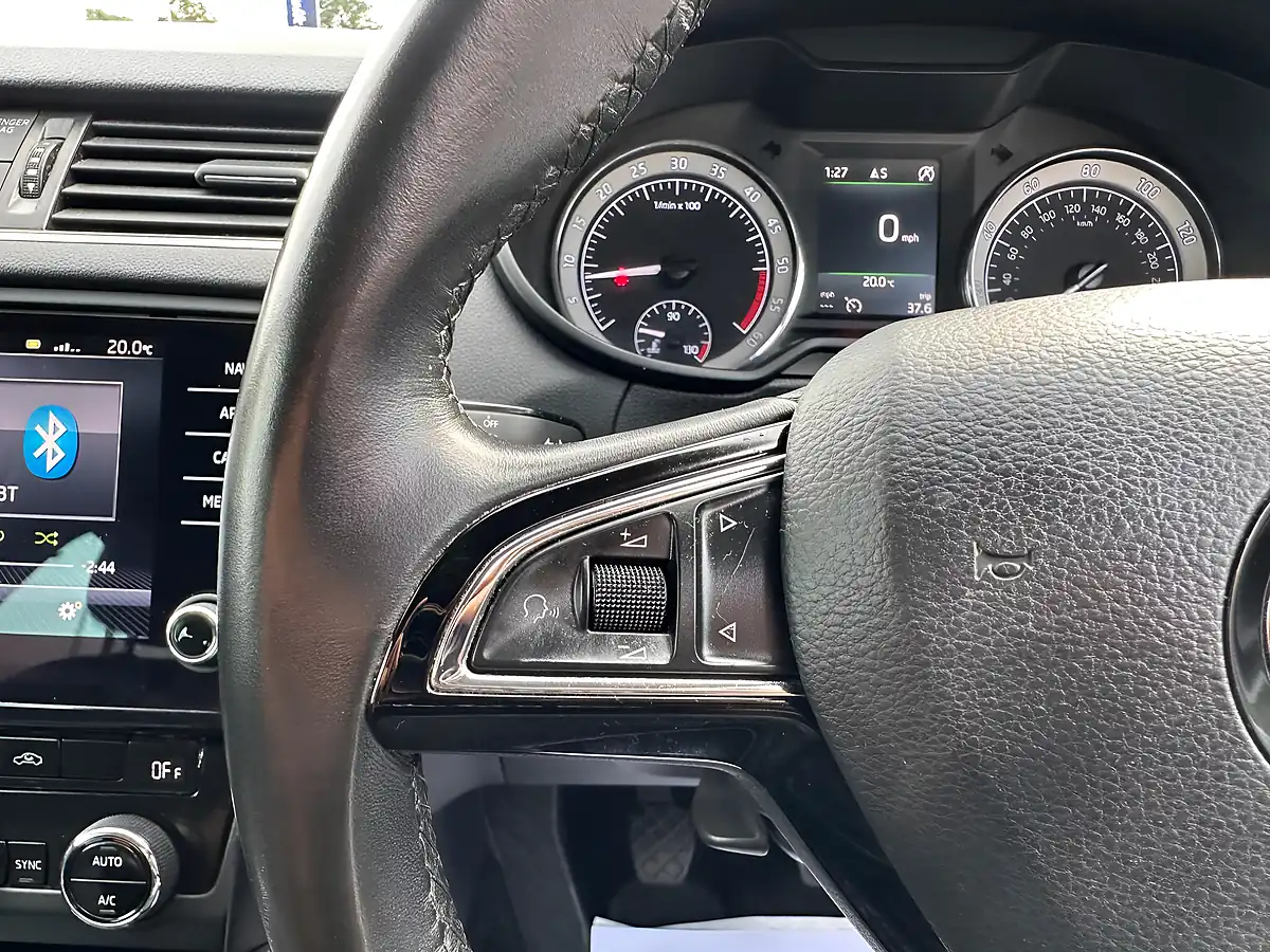 Used 2017 Skoda Octavia Se L White - Interior and Exterior details 11