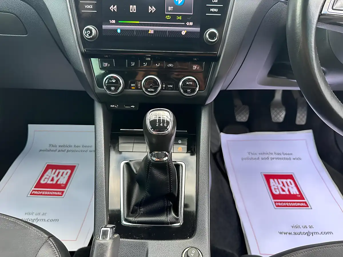 Used 2017 Skoda Octavia Se L White - Interior and Exterior details 14