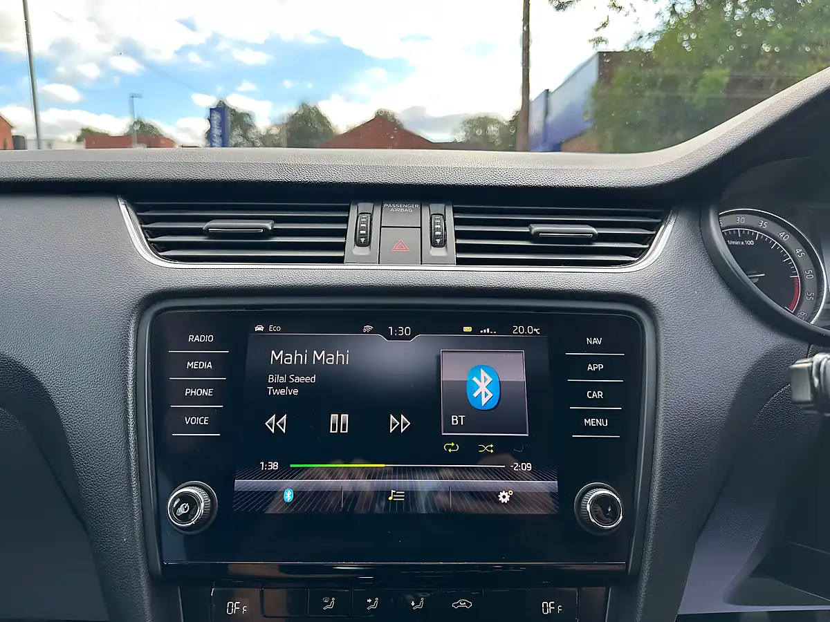 Used 2017 Skoda Octavia Se L White - Interior and Exterior details 15