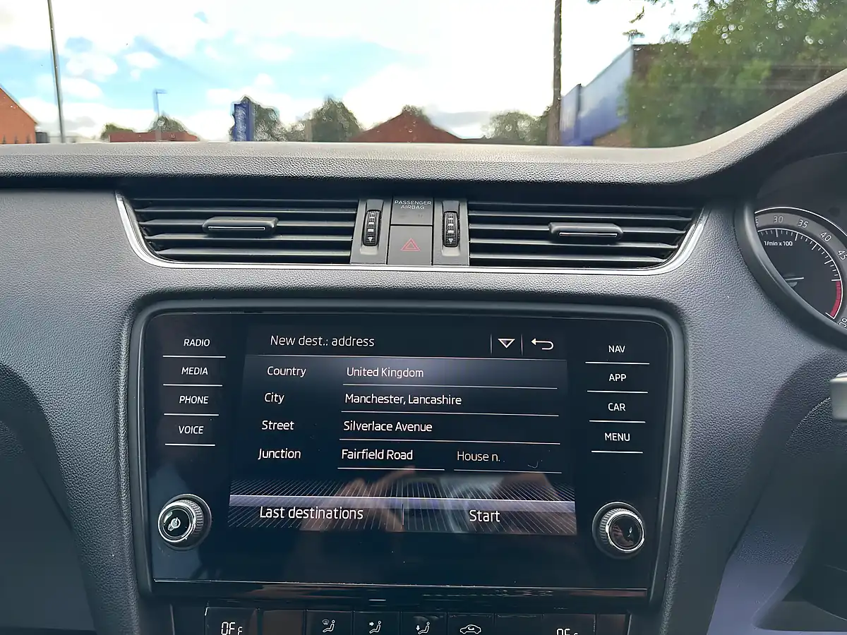 Used 2017 Skoda Octavia Se L White - Interior and Exterior details 16