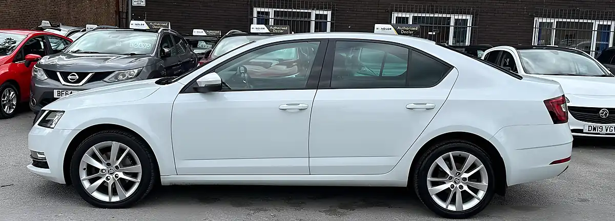 Used 2017 Skoda Octavia Se L White - Interior and Exterior details 5