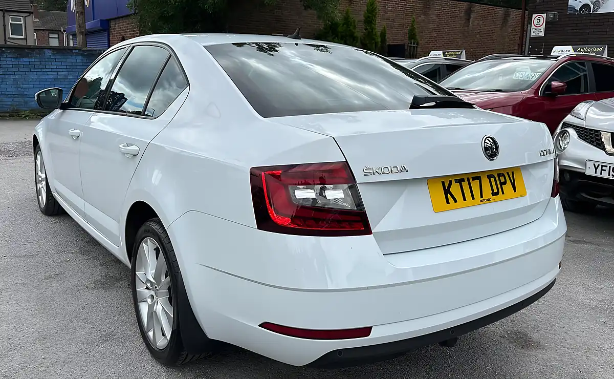 Used 2017 Skoda Octavia Se L White - Interior and Exterior details 6