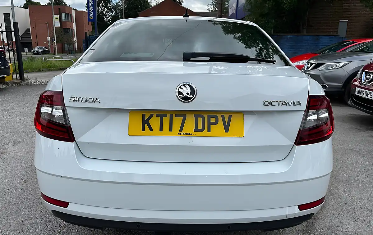 Used 2017 Skoda Octavia Se L White - Interior and Exterior details 7