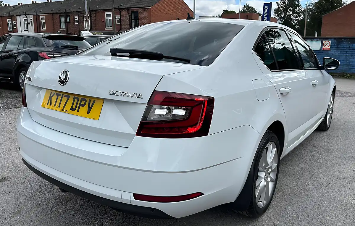 Used 2017 Skoda Octavia Se L White - Interior and Exterior details 8
