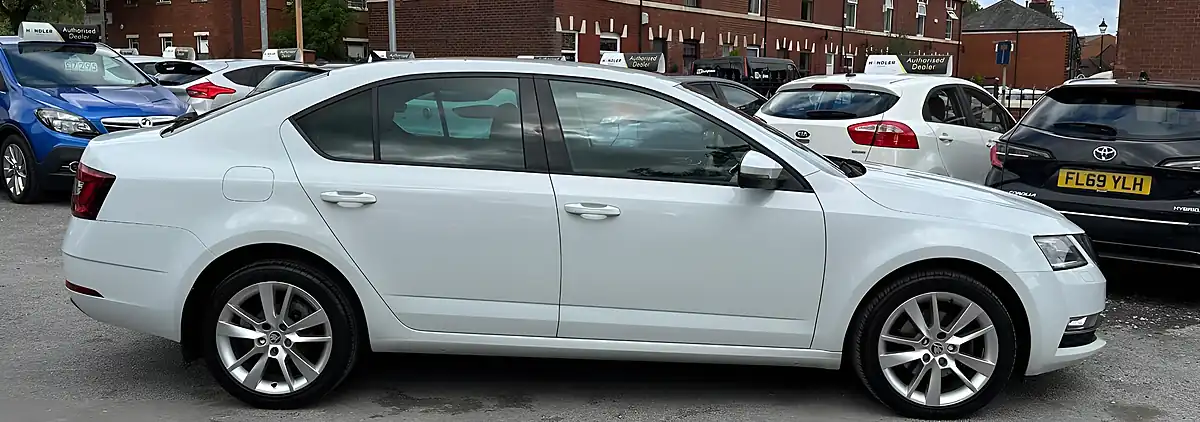 Used 2017 Skoda Octavia Se L White - Interior and Exterior details 9