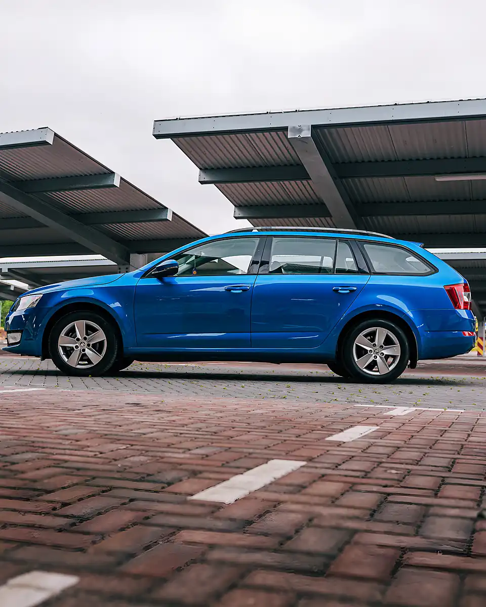 Used 2017 Skoda Octavia Se Race Blue Metallic - Interior and Exterior details 10