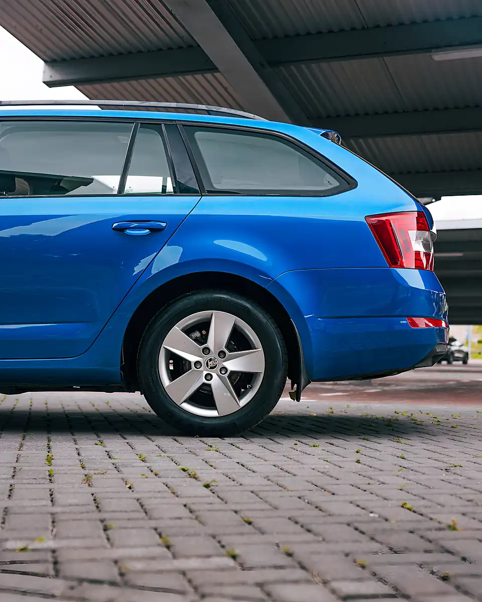 Used 2017 Skoda Octavia Se Race Blue Metallic - Interior and Exterior details 12