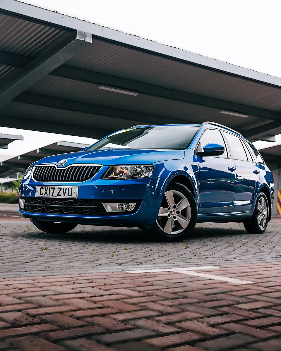 Used 2017 Skoda Octavia Se Race Blue Metallic - Interior and Exterior details 3