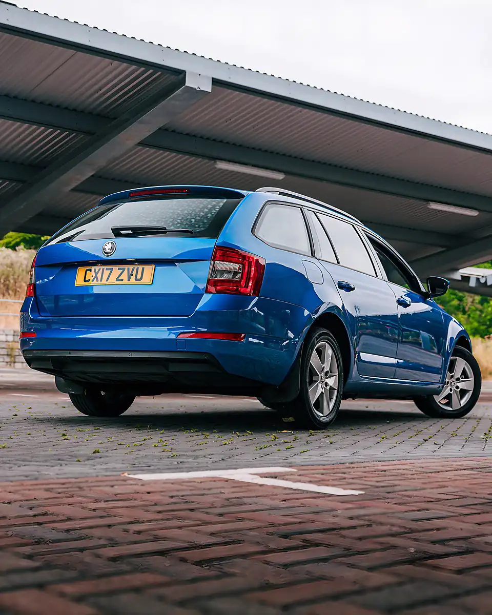 Used 2017 Skoda Octavia Se Race Blue Metallic - Interior and Exterior details 6