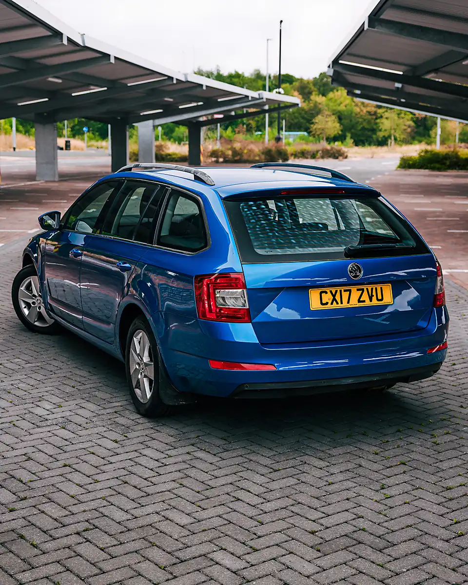 Used 2017 Skoda Octavia Se Race Blue Metallic - Interior and Exterior details 7