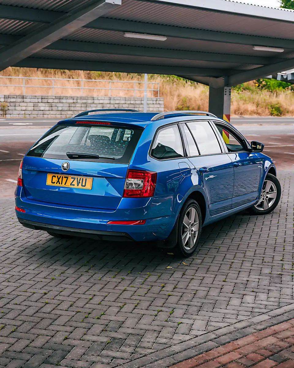 Used 2017 Skoda Octavia Se Race Blue Metallic - Interior and Exterior details 8