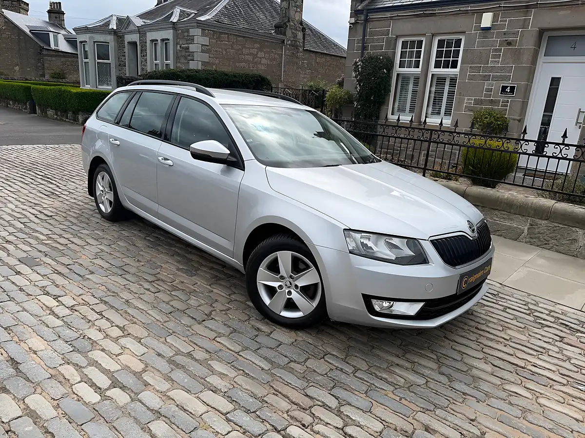 Used 2017 Skoda Octavia Se Silver - Front View