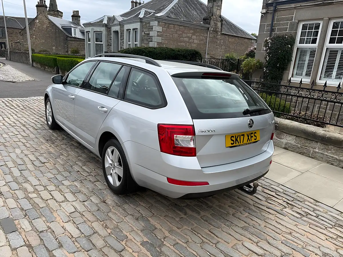 Used 2017 Skoda Octavia Se Silver - Interior and Exterior details 10