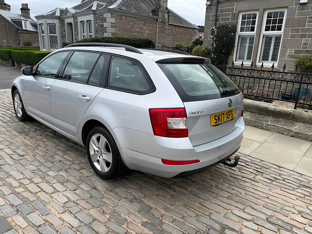Used 2017 Skoda Octavia Se Silver - Interior and Exterior details 12