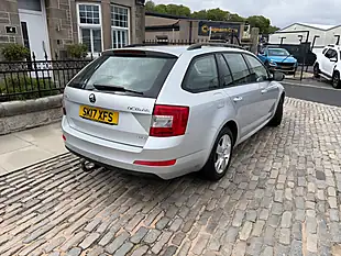 Used 2017 Skoda Octavia Se Silver - Interior and Exterior details 15