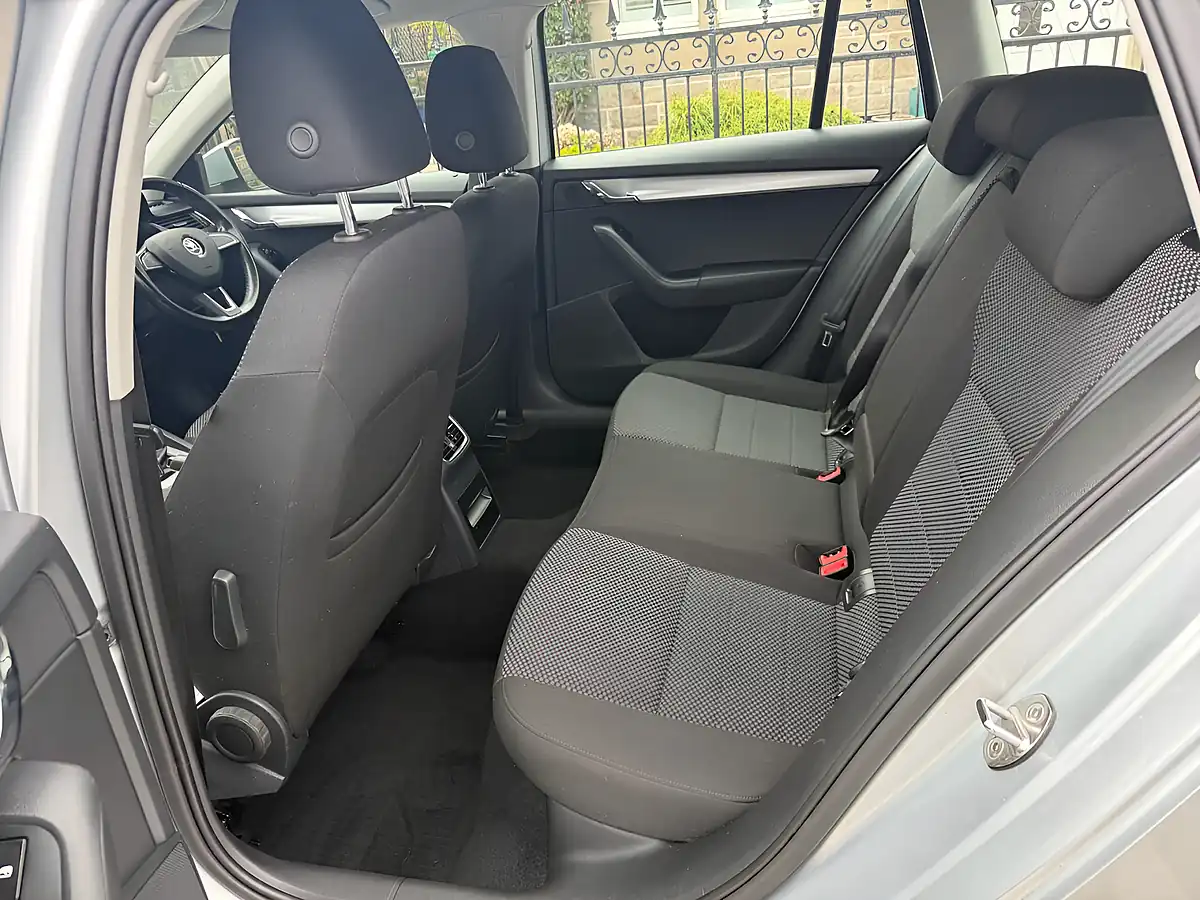 Used 2017 Skoda Octavia Se Silver - Interior and Exterior details 17