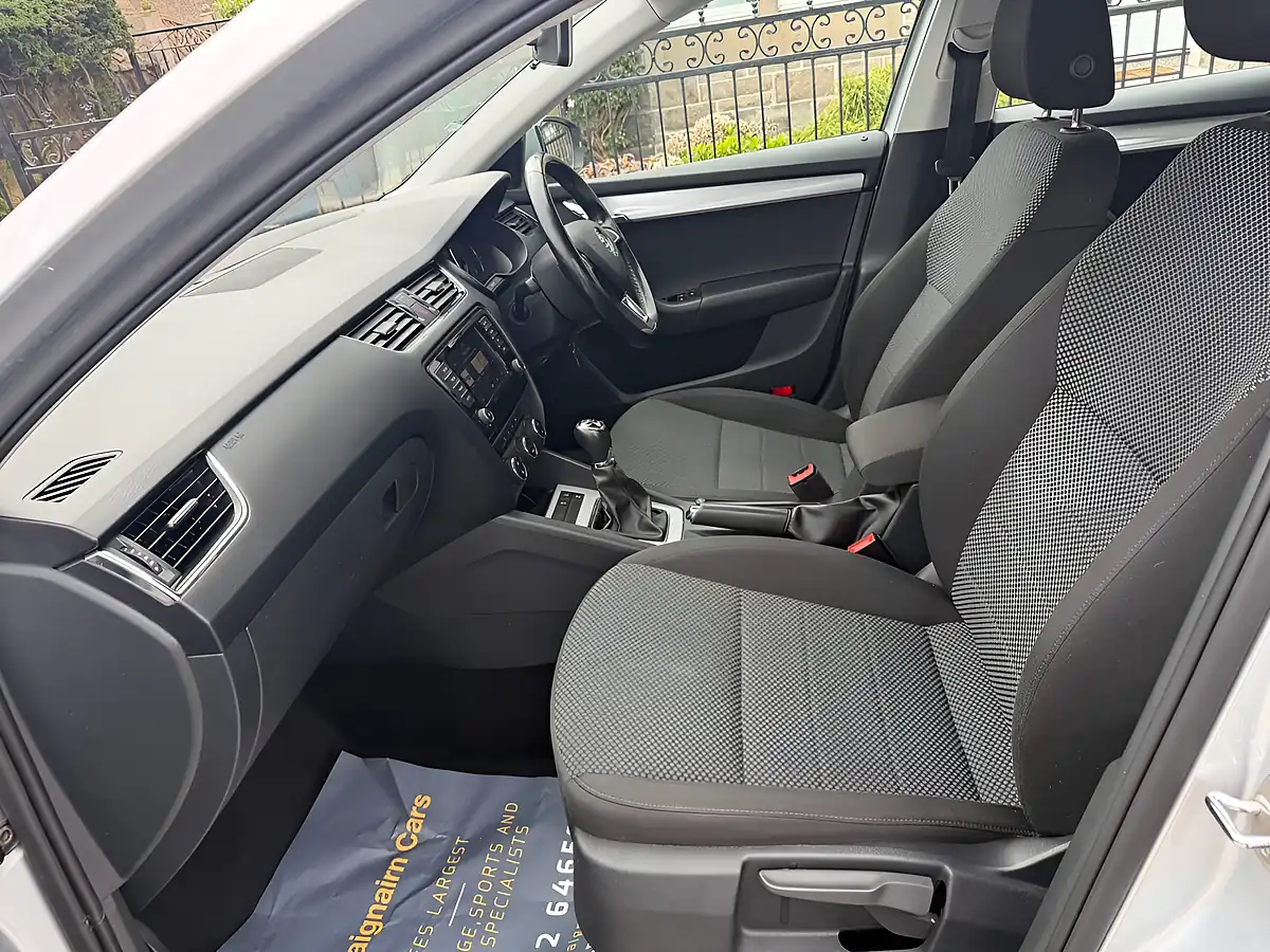 Used 2017 Skoda Octavia Se Silver - Interior and Exterior details 18